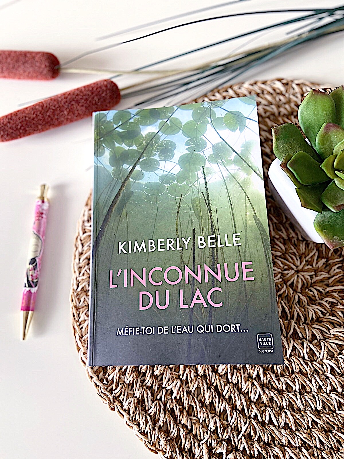 l-inconnue-du-lac-kimberly-belle-editions-hauteville-roman-thriller-psychologique