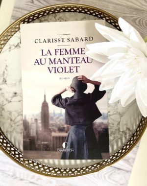 la-femme-au-manteau-violet-clarisse-sabard